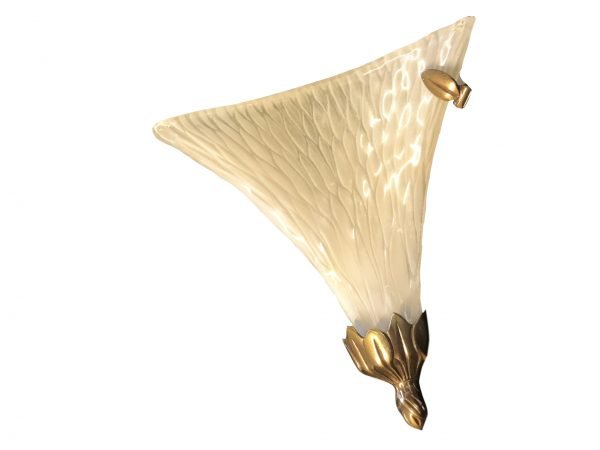 Glass floral wall light with antique brass lampholder, side view. Dimensions are 40 × 30 cm.