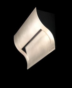 The Vibia Sinuosa wall light, shows the curved form of the light, finished in matt nickel. Requires a R7s 117mm 230V max. 100W light source. Product dimensions are 19.5cm W x 12cm H x 7cm D.