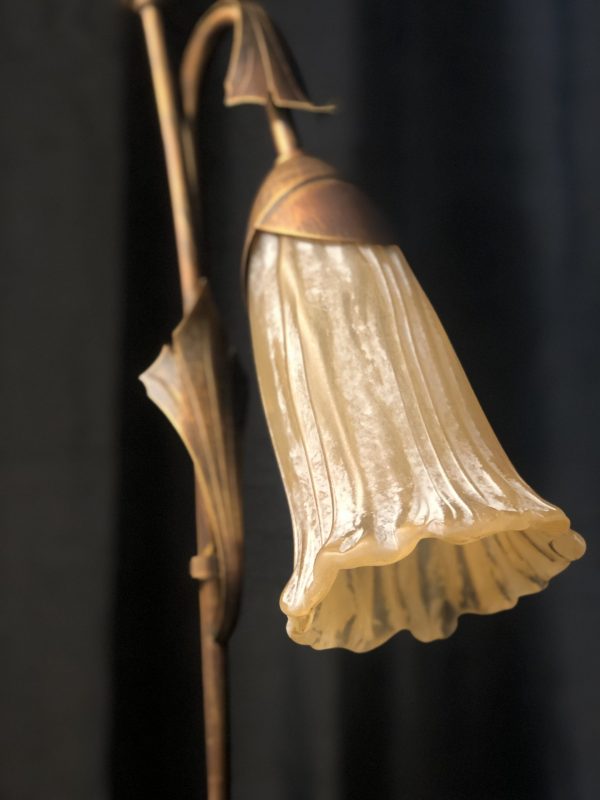 The Fiora double lamp floor light in brass with floral, antique design. Close up of a single lamp holder. Has two E14 lamp holders, dimensions are 178 × 38 cm.