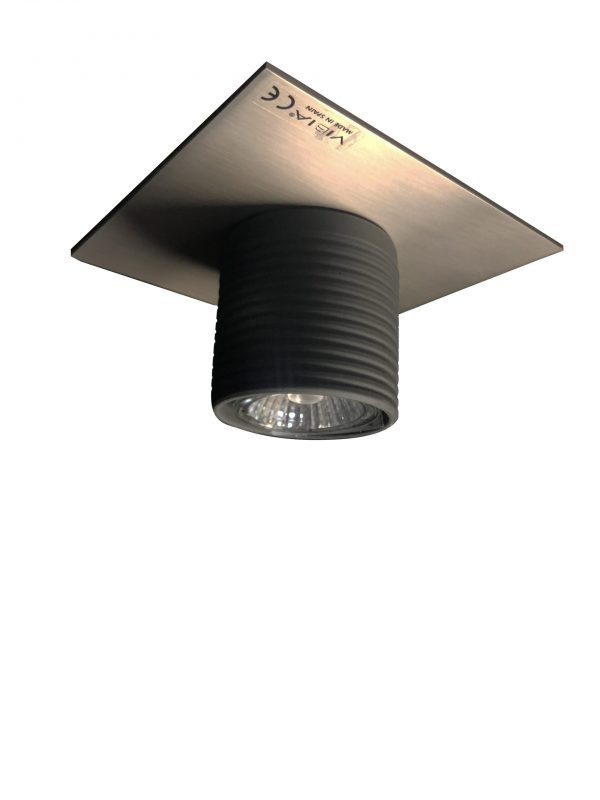 The Vibia Sixties Mini recessed ceiling light is made in metal with a matt nickel and black porcelain finish. It requires a GU5.3 12V max. 50W light source.